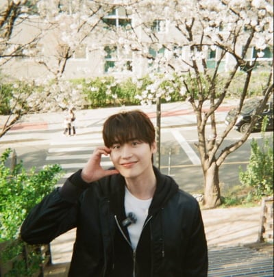 "♥아이유랑 간 거 아니야?"…이종석, 벚꽃 보다 달달한 남친짤