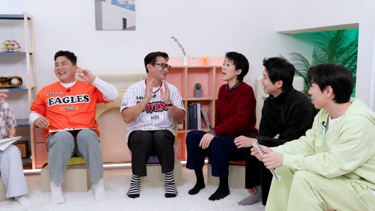 '옥탑방의 문제아들'에 출연한 박용택과 김태균 / 사진제공=KBS
