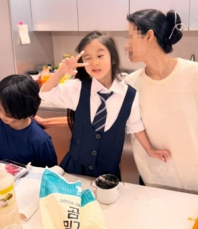 신현준 딸, 불과 다섯 살인데 교복 입었다…부친, 심장 통증 호소