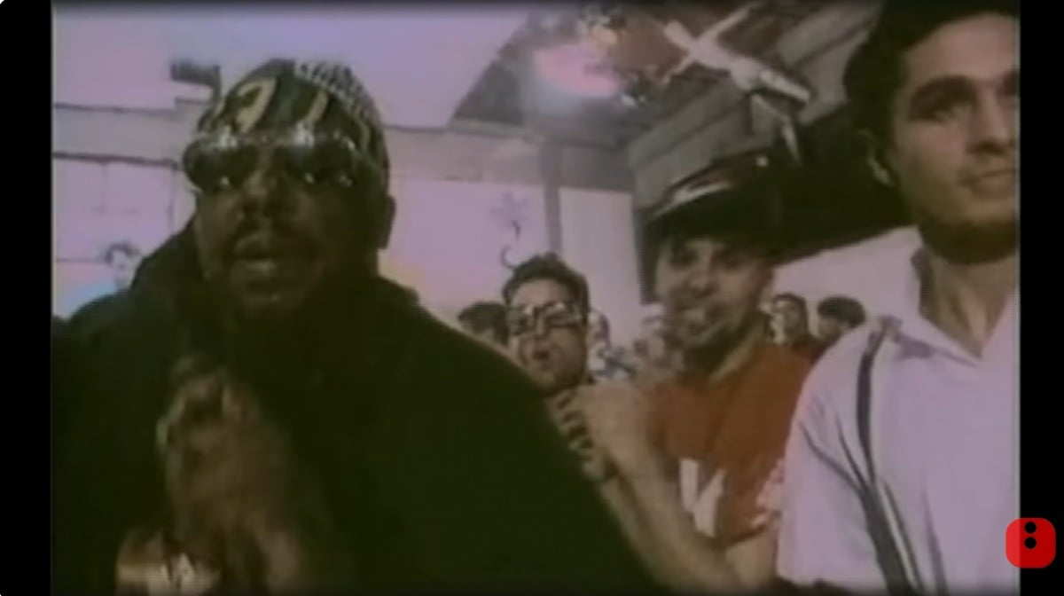 Afrika Bambaataa(아프리카 밤바타)는 힙합을 통해 당시 미국 사회의 부조리를 고발하곤 했다. / 사진= Afrika Bambaataa의 Just Get Up And Dance 뮤직비디오