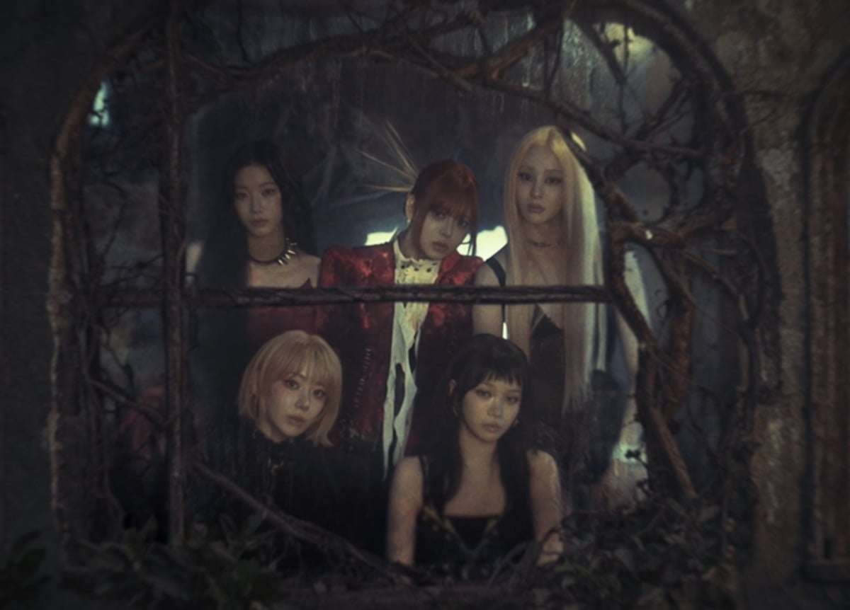 그룹 르세라핌(LE SSERAFIM)이 리드싱글 'CELEBRATION'의 일부를 공개하며 활동을 예고했다
그룹 르세라핌/사진제공=쏘스뮤직