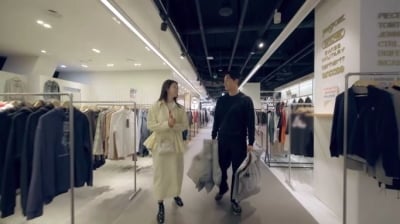 김성수, 12살 연하 ♥박소윤과 심야 데이트 포착됐다…동대문에서 알콩달콩 ('신랑수업')