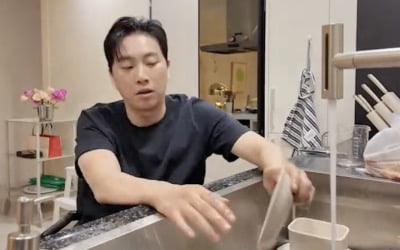 ♥송지은 또 반했다…박위, 휠체어 타고 집안일 삼매경 "준비된 예비 아빠"