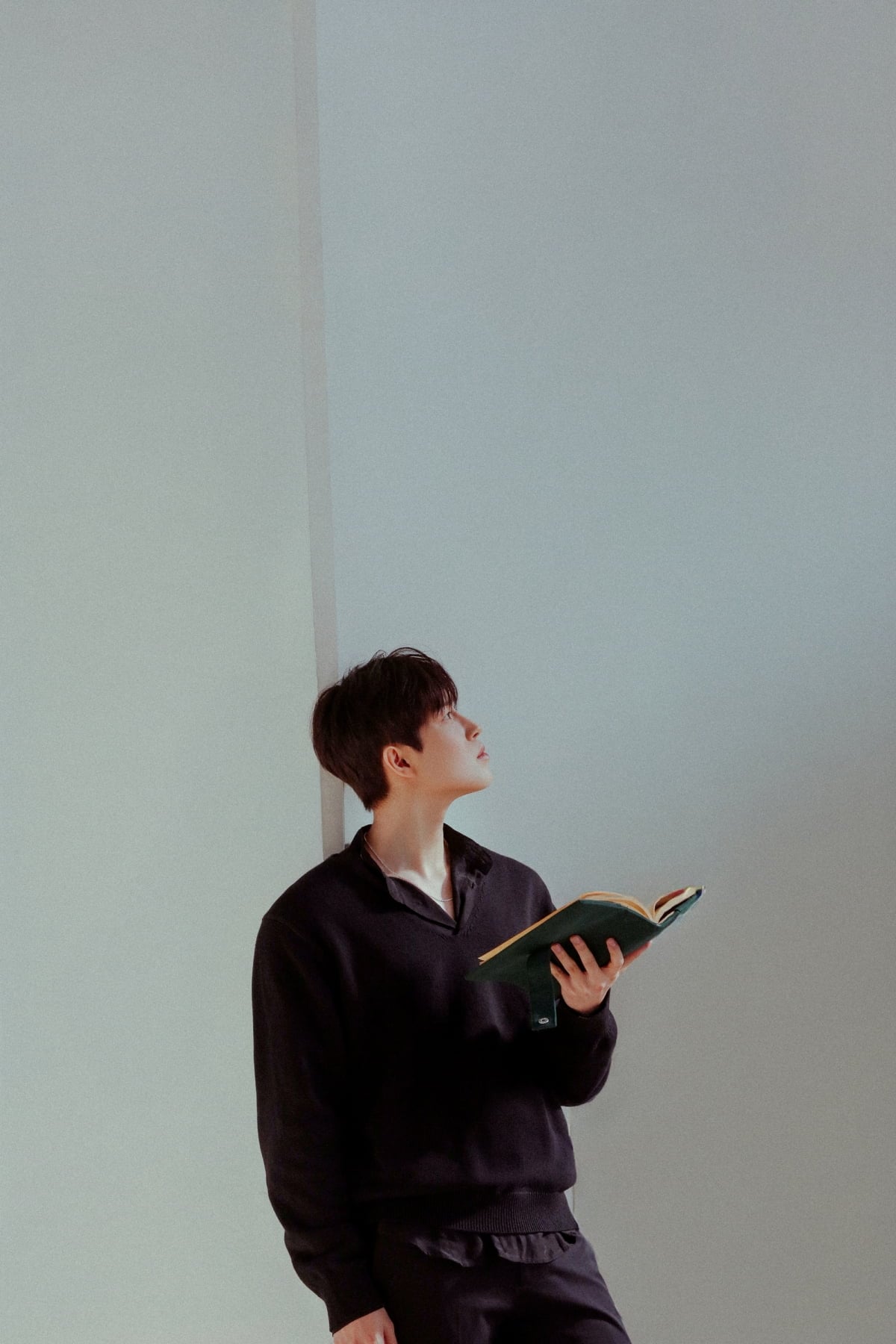 그룹 워너원 완전체 복귀로 주목받고 있는 김재환이 록 발라드 싱어송라이터로 변신했다. 
가수 김재환/사진제공= 웨이크원