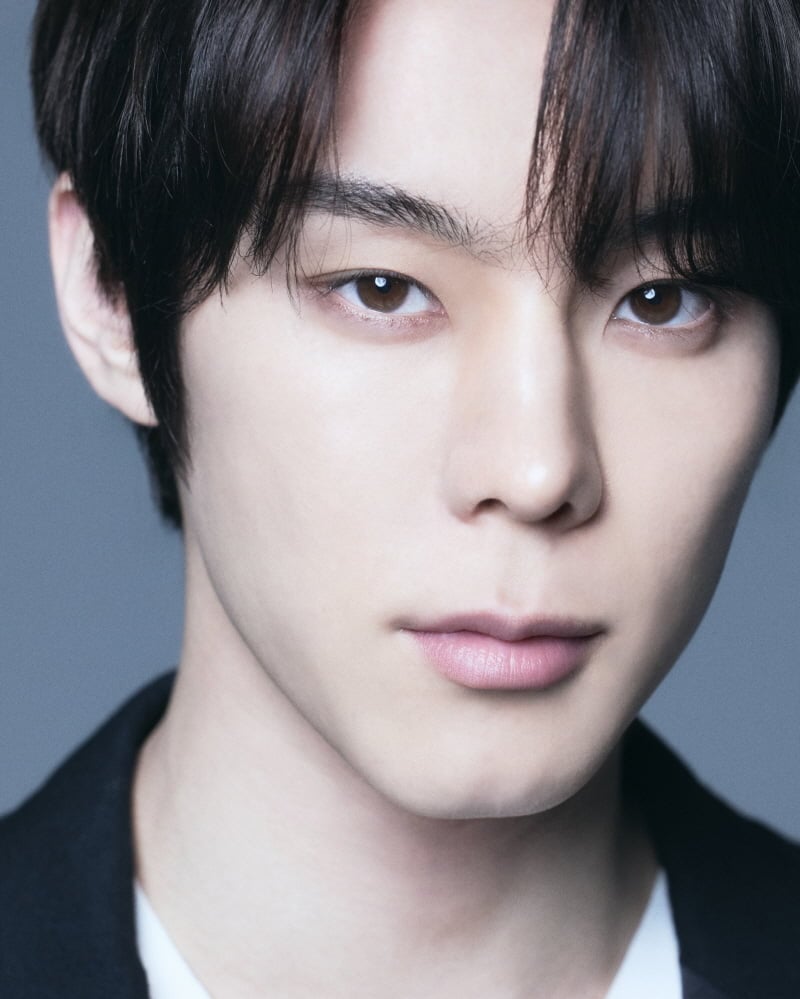 배우 겸 가수 윤서빈이 음악극 '눈이 부시게'의 주인공 '준하' 역으로 캐스팅 됐다. / 사진=앤드벗 컴퍼니