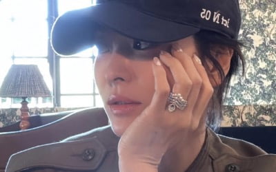 송혜교, 왼손 약지에 수천만 원대 다이아 반지 포착