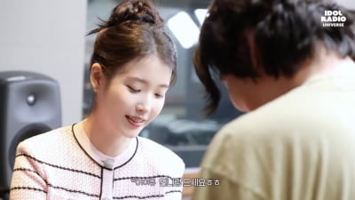 "언니랑 드세요" 아이유, 이효리 간식까지 손수 챙겼다…불화설 종결시킨 '훈훈' 인연