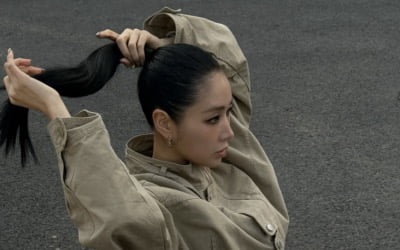 바지가 텅텅 비네…소유, 20kg 감량하더니 군살 없는 역대급 개미 허리 완성