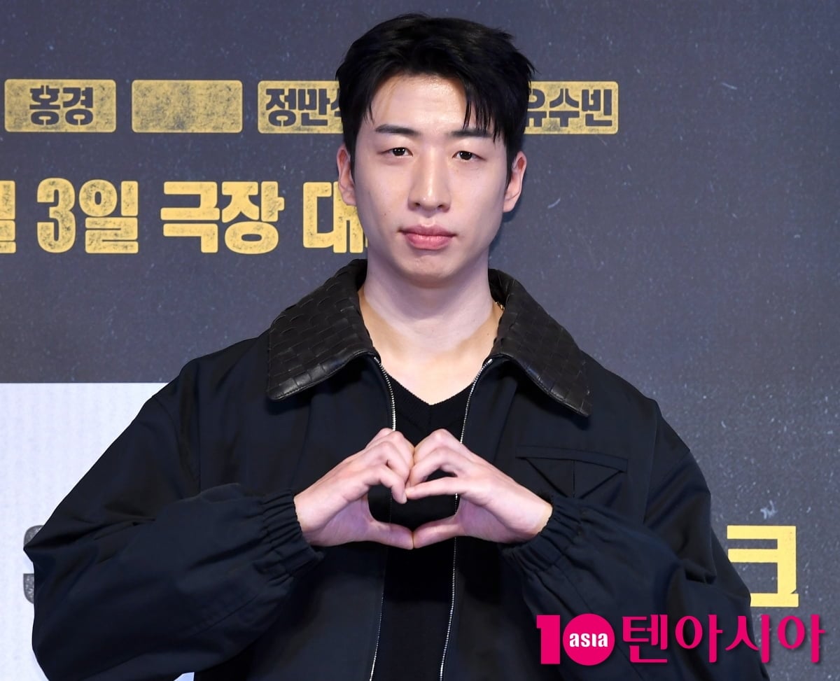 배우 유수빈이 포즈를 취하고 있다 / 사진=텐아시아 DB