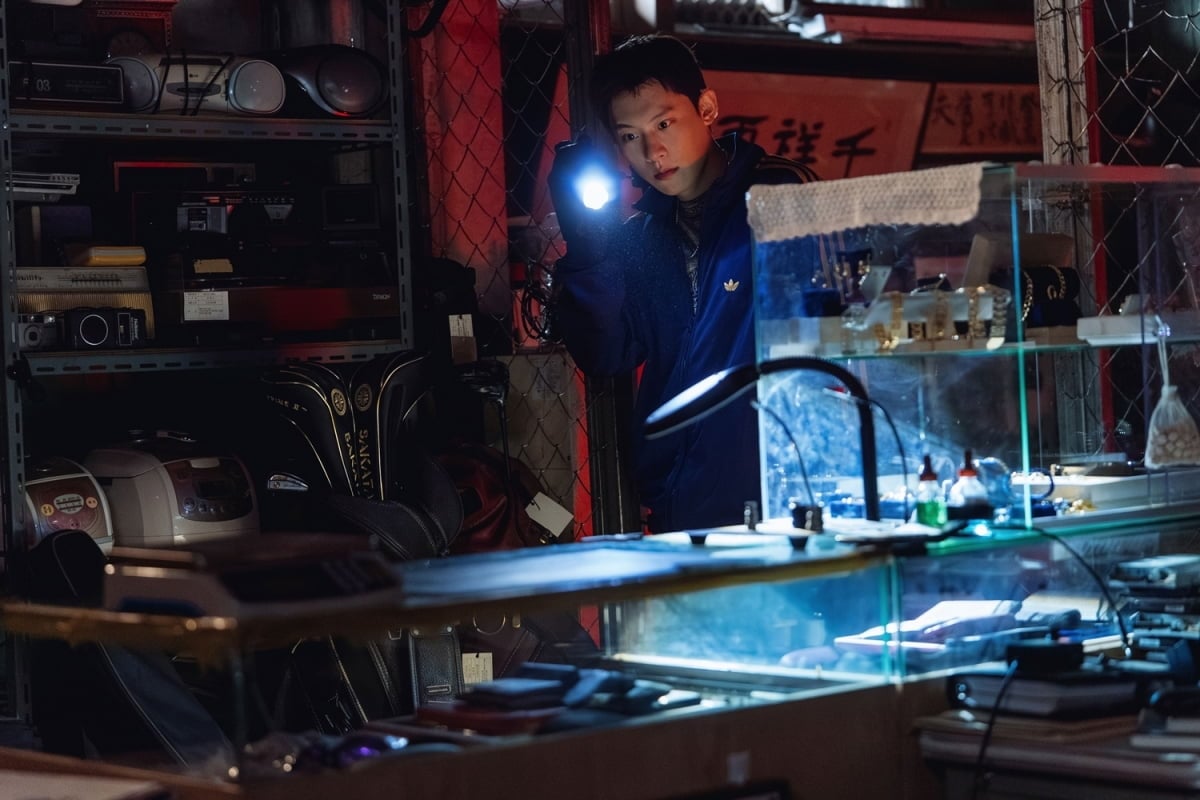 금괴만 1500억 있다고?…'대부업체 말단 직원' 김성철, 박보영과 경쟁('골드랜드')