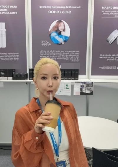 '도박 전과' 슈, 그룹 활동 중단 9년 됐는데…S.E.S 이름 달고 행사장 등장