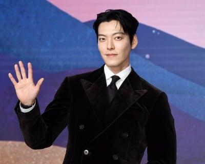 '신민아♥' 김우빈, 결혼 4개월 만에 기쁜 소식 전했다…"적임자라는 판단"