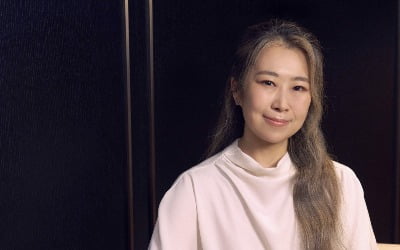 [공식] '케데헌 감독' 메기 강, 안효섭·신세경과 한솥밥…더프레젠트컴퍼니와 전속계약