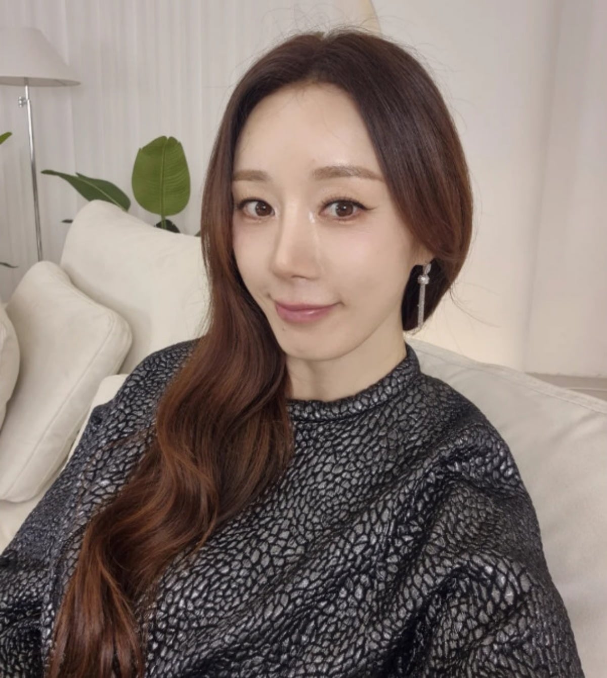 그룹 베이비복스 멤버 김이지가 카메라를 응시하고 있다. / 사진=김이지 SNS