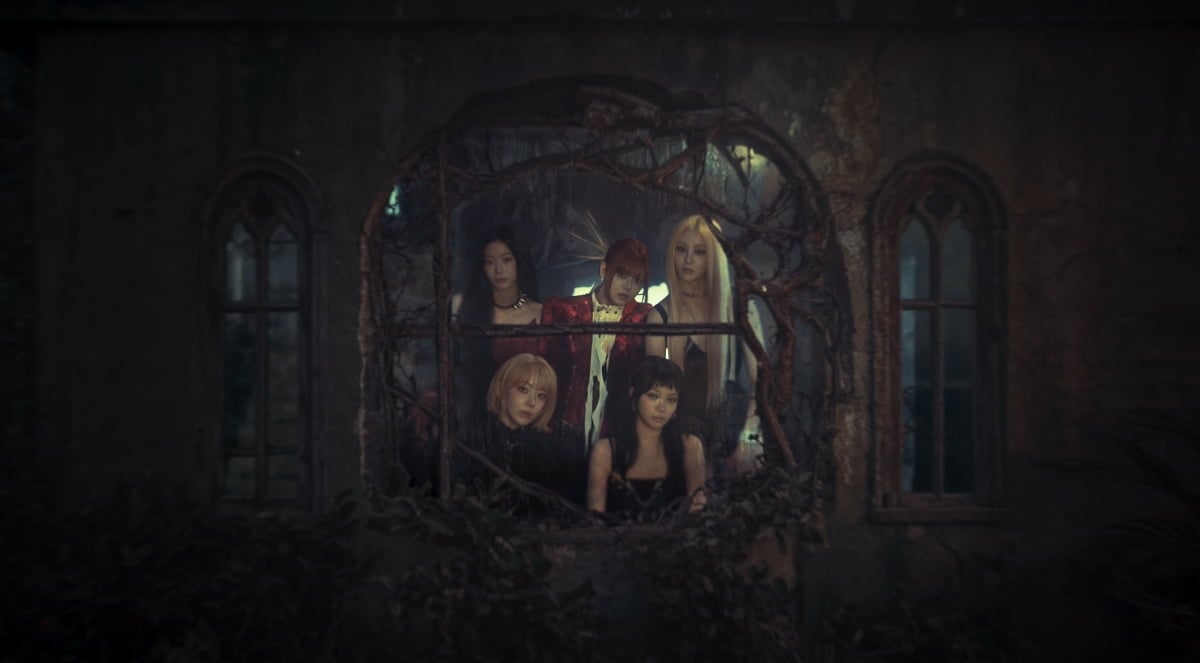 르세라핌 정규 2집 ''PUREFLOW' pt1' 트레일러 캡처본 / 사진 제공=쏘스뮤직