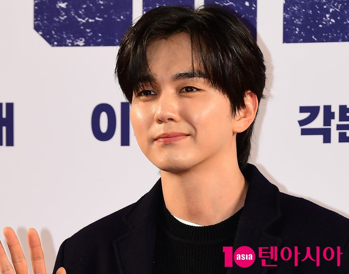 배우 유승호가 포즈를 취하고 있다 / 사진=텐아시아 DB