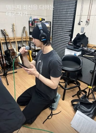 변우석, 방송 출연 위해 무릎까지 꿇었다…18년차 아이유도 인정