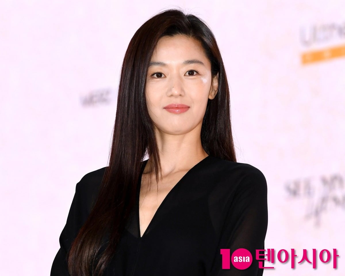 배우 전지현이 영화 '군체'로 11년 만에 스크린 복귀한다. / 사진=텐아시아DB