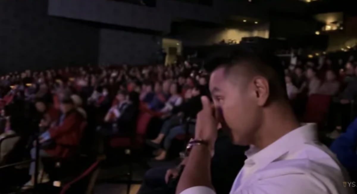군 복무 논란이 있었던 가수 유승준이 한국 팬들의 격려를 접하고 눈물을 흘렸다.
사진=유승준의 유튜브 채널