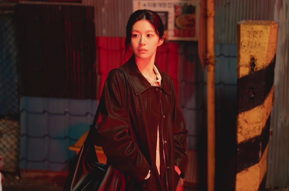 JTBC ‘모두가 자신의 무가치함과 싸우고 있다’ 고윤정이 대사보다 깊은 눈빛으로 쓴 ‘무언(無言)의 서사’로 시청자들의 마음속에 초록불을 켜냈다. / 사진제공= 스튜디오 피닉스·SLL·스튜디오 플로우
