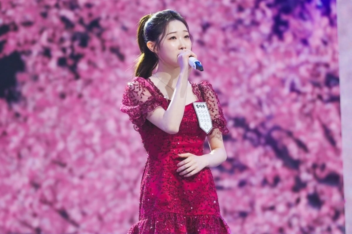 '금타는 금요일' 출연자 정서주가 열창하고 있다. / 사진제공=TV조선