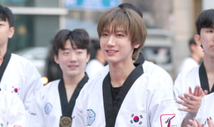'솔드아웃' 텐·츠키, 국기원 일일단원 변신…태권도 매력 전했다