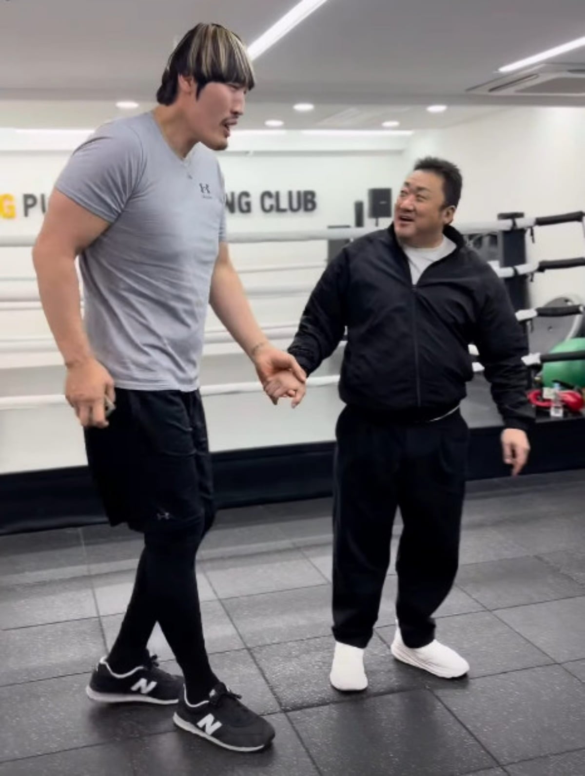 최홍만과 배우 마동석이 복싱장에서 조우했다. / 사진=최홍만 SNS