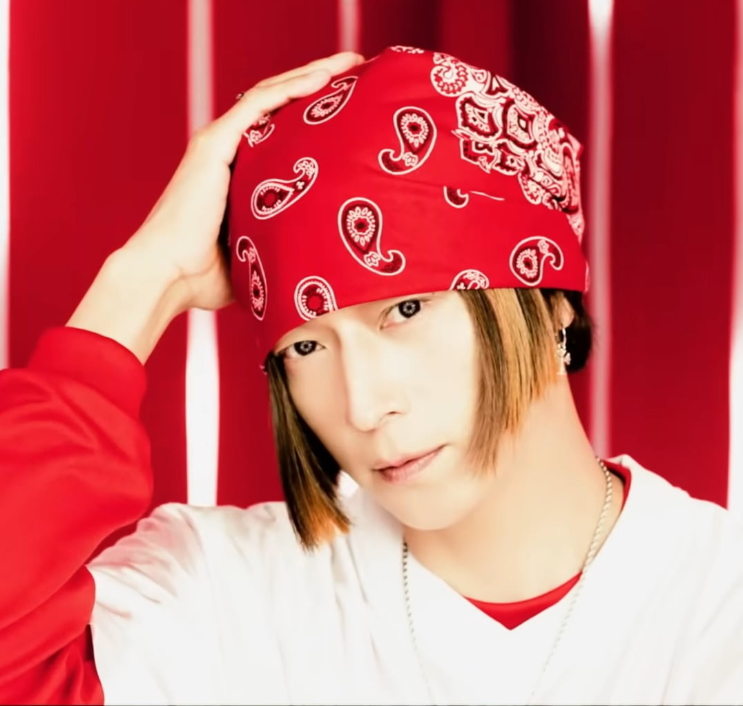 사진 = 롯데엔터테인먼트 공식 유튜브 채널 'Love is' 뮤직비디오 갈무리