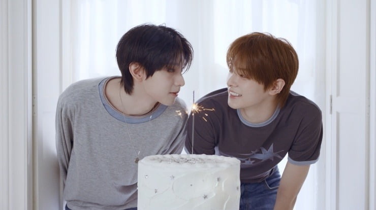 그룹 플레어 유(FLARE U)가 인트로덕션 필름을 공개하며 청춘 서사의 서막을 제대로 열었다./사진=FNC