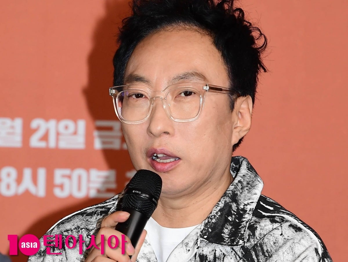 박명수가 공식 행사에 참석해 말을 하고 있다./사진=텐아시아DB