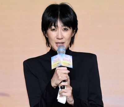 '돌싱' 홍진경, 뜻밖의 가정사 고백…"딸을 모델로 만들기 위해 금팔찌 팔아 뒷바라지" ('소라와')