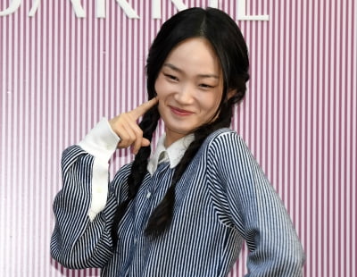 '송혜교·제니 절친' 신현지, ♥비연예인과 백년가약 맺는다…내일(26일) 극비리 스몰웨딩