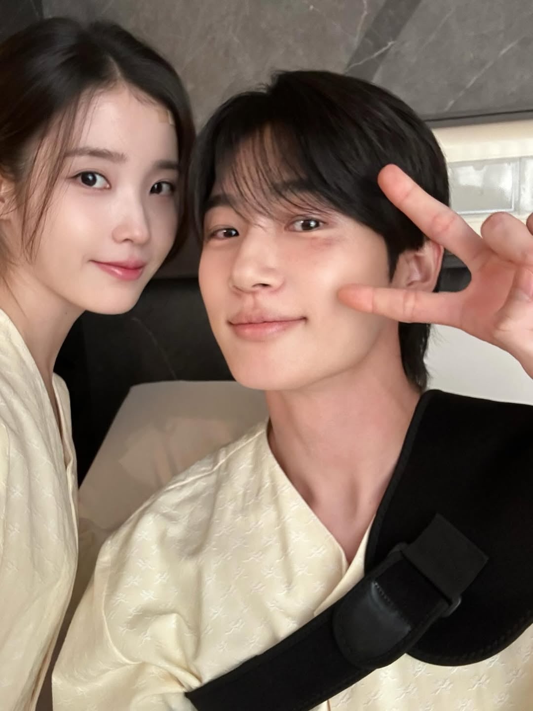 '♥이종석' 질투하겠네…'대군부인' 아이유, '♥변우석'과 투샷 공개