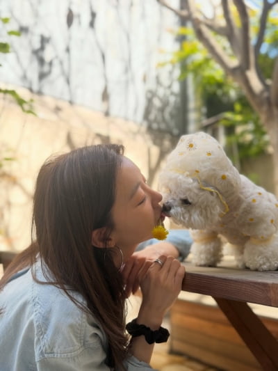 チャン・ヒジン、愛犬との日常を公開！ファンから愛らしい反応続々