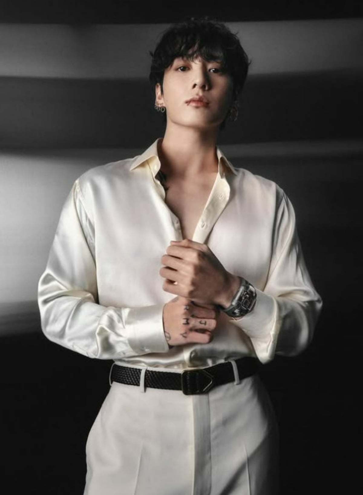 그룹 방탄소년단 멤버 정국이 포즈를 취하고 있다. / 사진=정국 SNS