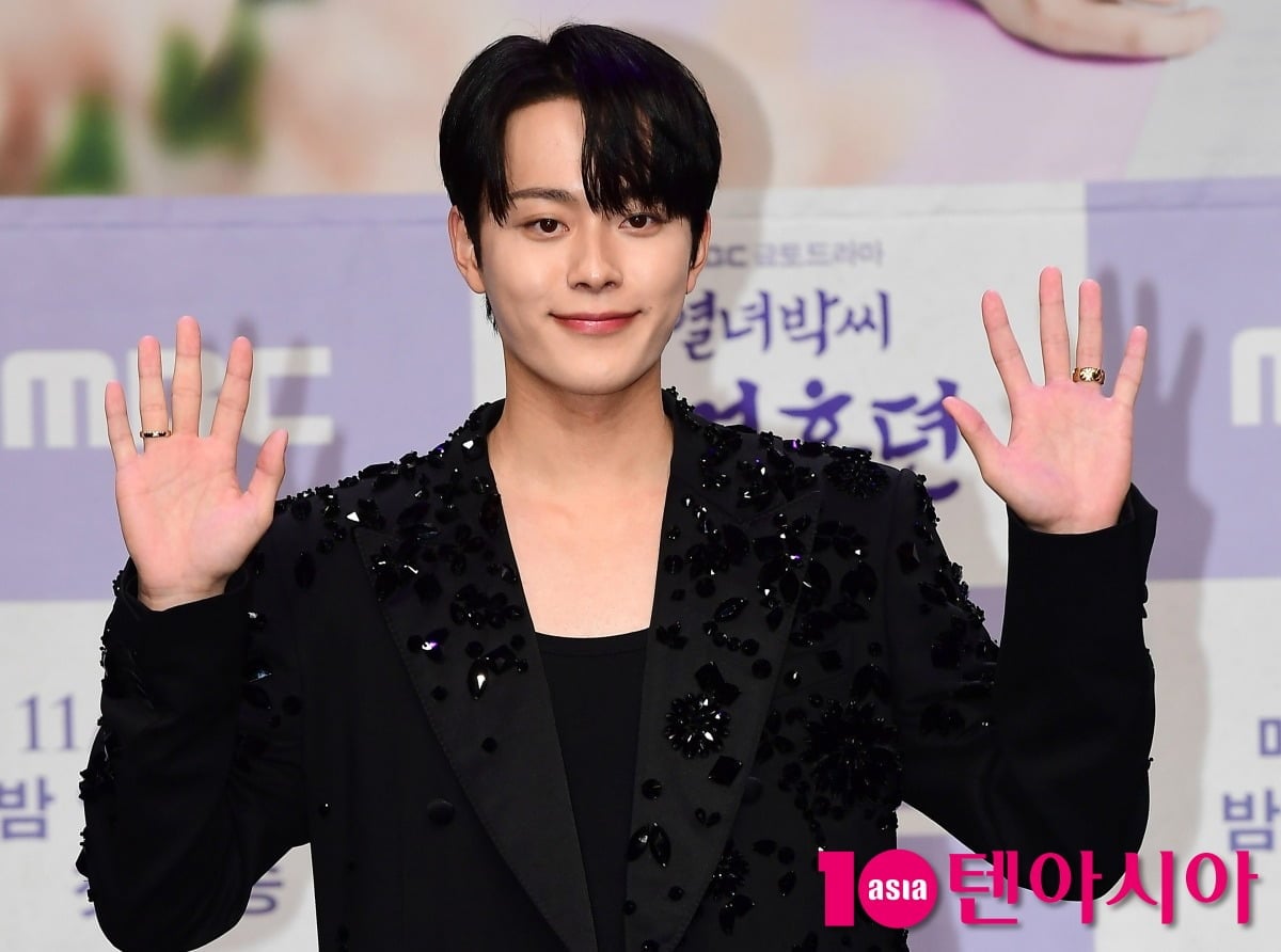 유선호가 공식 행사에 참석해 포즈를 취하고 있다./사진=텐아시아DB