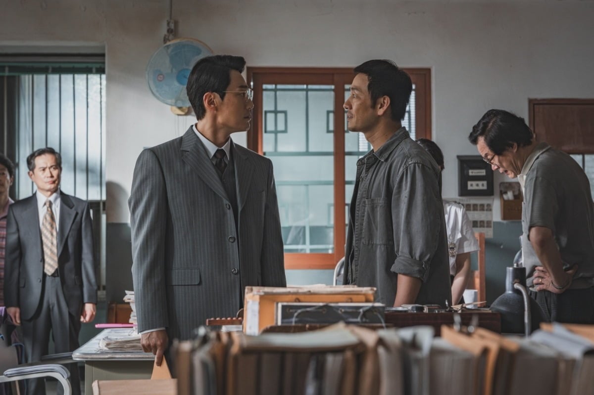 27일 방송하는 ENA 드라마 '허수아비' 3회에서는 박해수와 이희준이 대립 관계에서 벗어나 새 국면을 맞이한다. / 사진제공=ENA