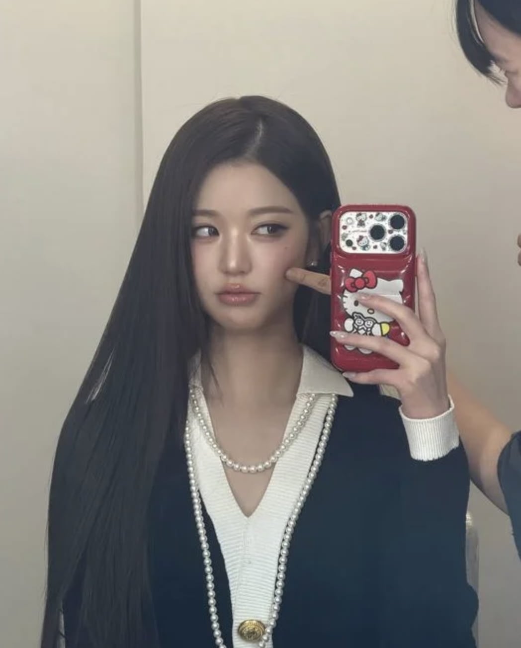 그룹 아이브(IVE) 장원영이 배우 메릴 스트립, 앤 해서웨이와의 만남을 앞둔 모습을 공유했다. 
사진=그룹 아이브(IVE) 장원영 SNS