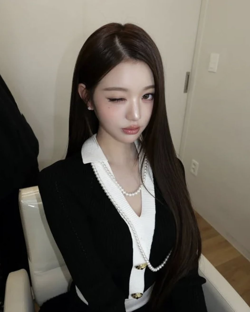 그룹 아이브(IVE) 장원영이 배우 메릴 스트립, 앤 해서웨이와의 만남을 앞둔 모습을 공유했다. 
사진=그룹 아이브(IVE) 장원영 SNS