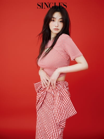 '아이오아이 재결합 불참' 강미나, 10년 차에 솔직한 속내 고백…"말이 많아지는 나를 발견해"