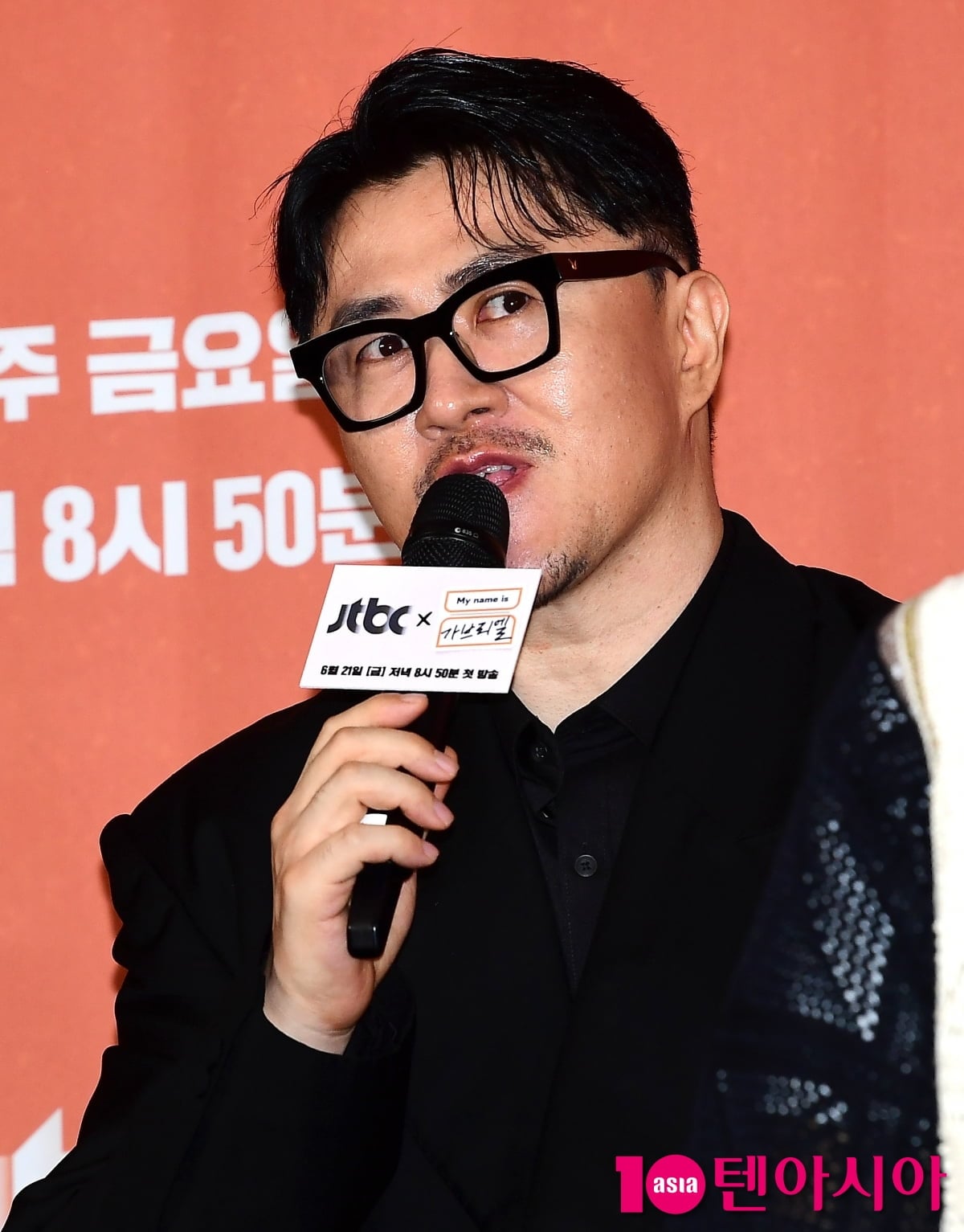 가수 데프콘이 이야기 하고 있다 / 사진=텐아시아 DB