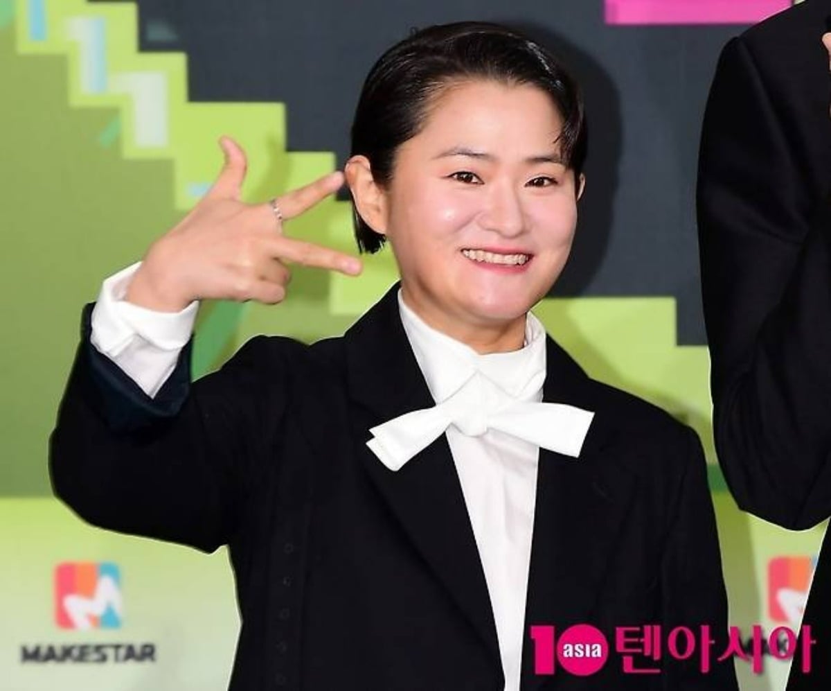 김신영이 공식 석상에 참석해 포즈를 취하고 있다. / 사진=텐아시아 DB