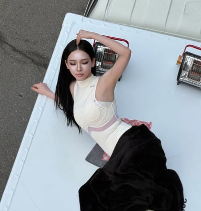 카리나, 몸매도 얼굴도 AI로 빚은 듯…컴백 앞두고 비주얼 물 올랐다