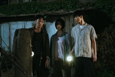[공식] 살목지 이어 또 통했다…K-호러 '기리고' 넷플릭스 TOP 10 비영어 쇼 4위 등극