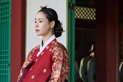 임지연, '아이유·신혜선·고윤정' 주말극 삼파전 속 승기 잡을까…'멋진 신세계' 메인 포스터 공개