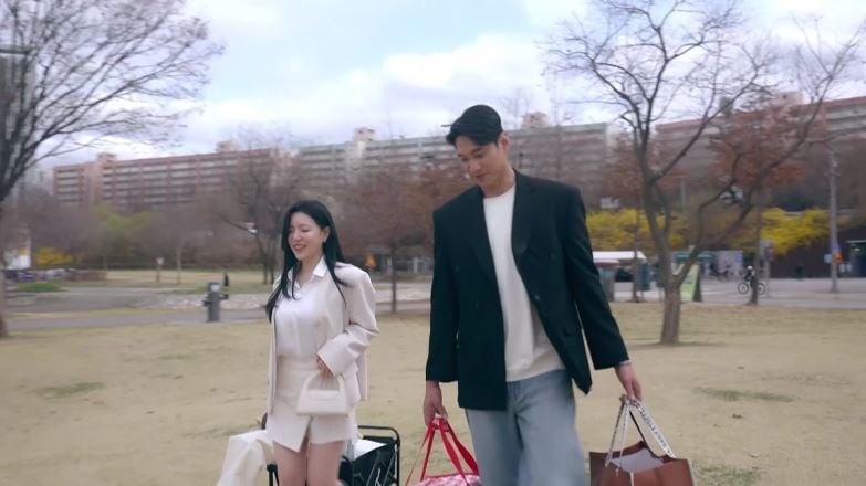 김요한, 이주연이 한강 데이트를 즐겼다./사진제공=채널A