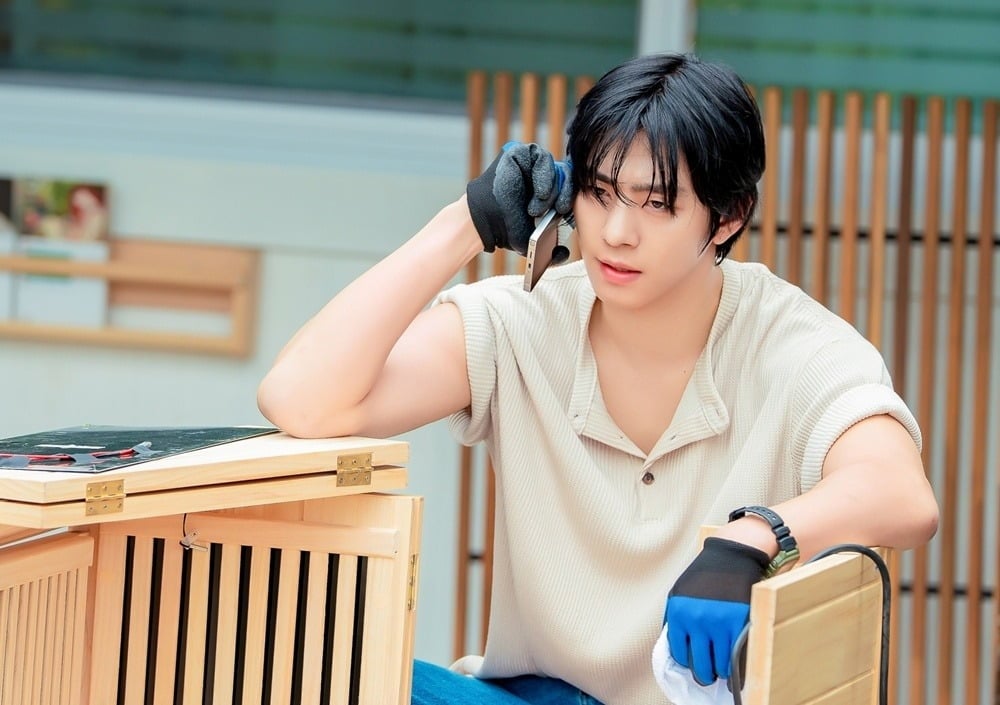 안효섭이 채원빈과 몸싸움을 벌인다./사진제공=SBS