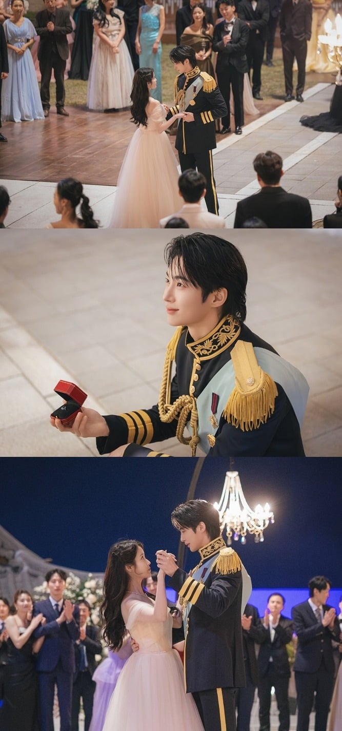 아이유와 변우석의 프러포즈 이벤트 미공개 사진이 시청자들의 설렘을 배가하고 있다./사진제공=MBC