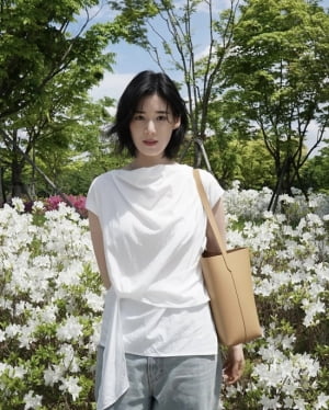 과시보다 취향…정은채가 선택한 '그 가방'