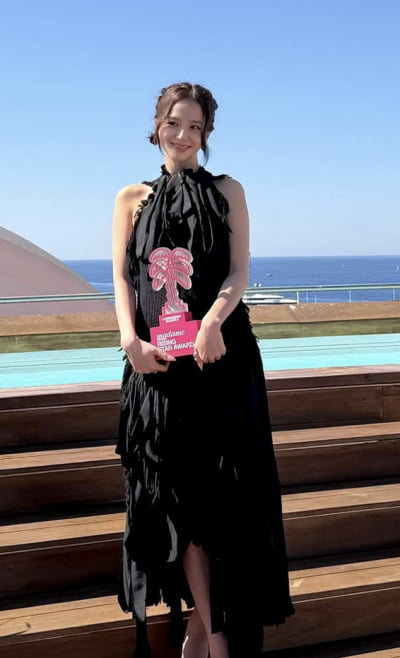 블랙핑크 지수, 친오빠 논란 속 거머쥔 칸 시리즈 트로피…"이 순간 잊지 않을 것"